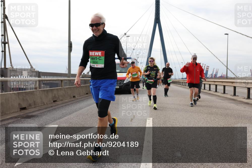 03.10.2025 - Köhlbrandbrückenlauf Lena Gebhardt http://msf.ph/oto/9204189 03.10.2025 15:55:50 Position 2 8830, 4249 meine-sportfotos.de
