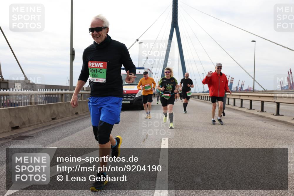 03.10.2025 - Köhlbrandbrückenlauf Lena Gebhardt http://msf.ph/oto/9204190 03.10.2025 15:55:50 Position 2 8830, 4249 meine-sportfotos.de