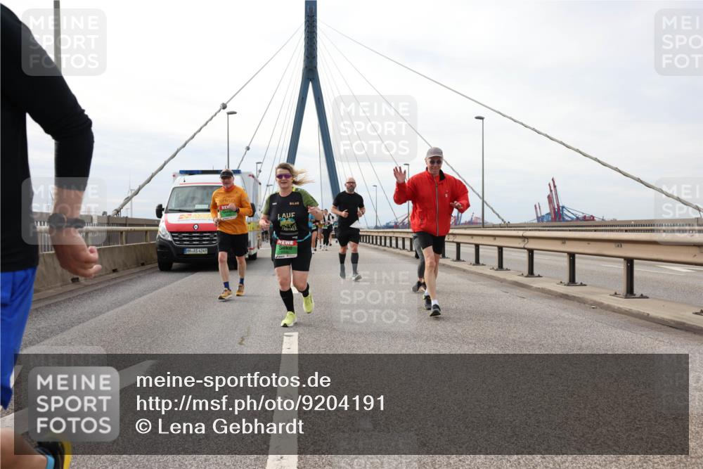 03.10.2025 - Köhlbrandbrückenlauf Lena Gebhardt http://msf.ph/oto/9204191 03.10.2025 15:55:51 Position 2 4249 meine-sportfotos.de