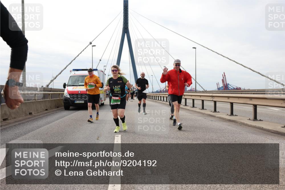 03.10.2025 - Köhlbrandbrückenlauf Lena Gebhardt http://msf.ph/oto/9204192 03.10.2025 15:55:51 Position 2 4249 meine-sportfotos.de