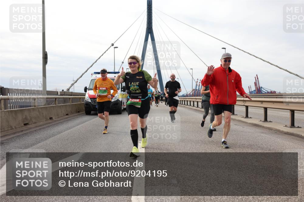 03.10.2025 - Köhlbrandbrückenlauf Lena Gebhardt http://msf.ph/oto/9204195 03.10.2025 15:55:51 Position 2  meine-sportfotos.de