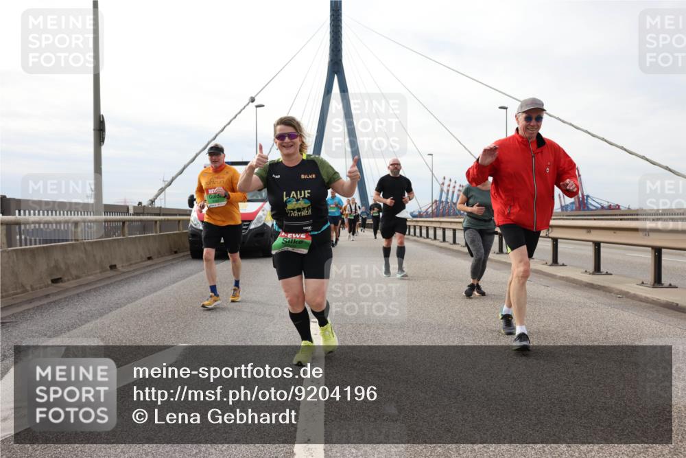 03.10.2025 - Köhlbrandbrückenlauf Lena Gebhardt http://msf.ph/oto/9204196 03.10.2025 15:55:51 Position 2  meine-sportfotos.de