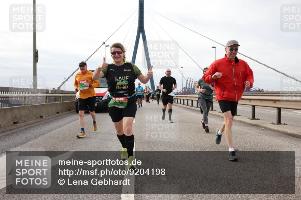 03.10.2025 - Köhlbrandbrückenlauf Lena Gebhardt http://msf.ph/oto/9204198 03.10.2025 15:55:52 Position 2  meine-sportfotos.de