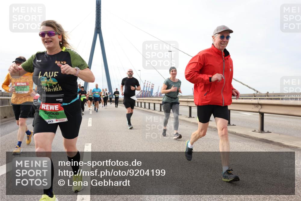 03.10.2025 - Köhlbrandbrückenlauf Lena Gebhardt http://msf.ph/oto/9204199 03.10.2025 15:55:52 Position 2 8287, 8806 meine-sportfotos.de