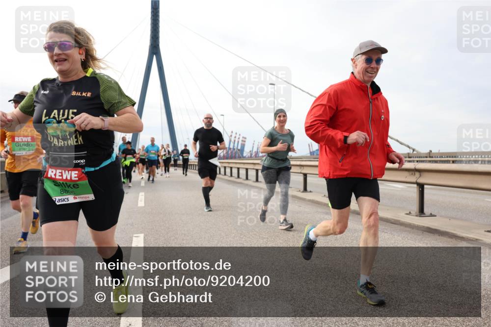03.10.2025 - Köhlbrandbrückenlauf Lena Gebhardt http://msf.ph/oto/9204200 03.10.2025 15:55:52 Position 2 8287, 8806 meine-sportfotos.de