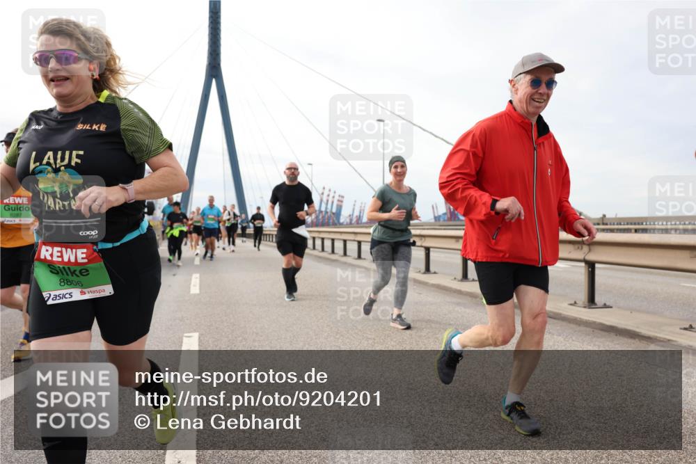 03.10.2025 - Köhlbrandbrückenlauf Lena Gebhardt http://msf.ph/oto/9204201 03.10.2025 15:55:52 Position 2 8287, 8806 meine-sportfotos.de
