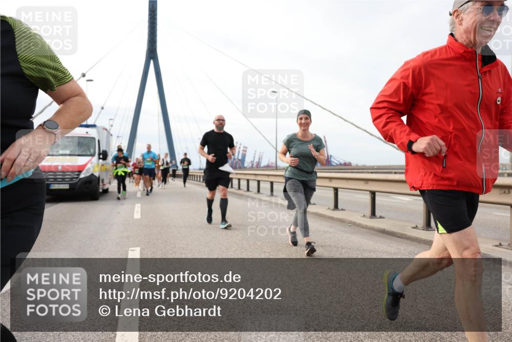 03.10.2025 - Köhlbrandbrückenlauf Lena Gebhardt http://msf.ph/oto/9204202 03.10.2025 15:55:52 Position 2  meine-sportfotos.de