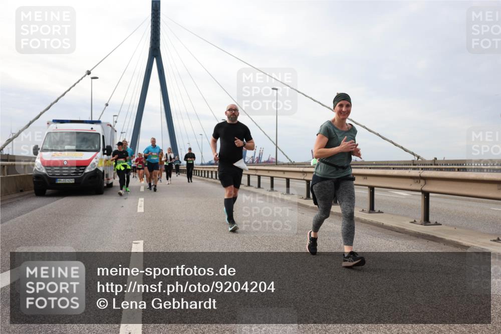 03.10.2025 - Köhlbrandbrückenlauf Lena Gebhardt http://msf.ph/oto/9204204 03.10.2025 15:55:53 Position 2 4249 meine-sportfotos.de