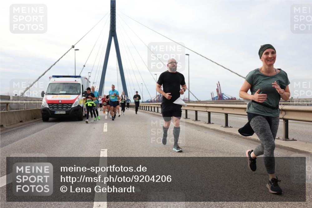 03.10.2025 - Köhlbrandbrückenlauf Lena Gebhardt http://msf.ph/oto/9204206 03.10.2025 15:55:53 Position 2 4249 meine-sportfotos.de