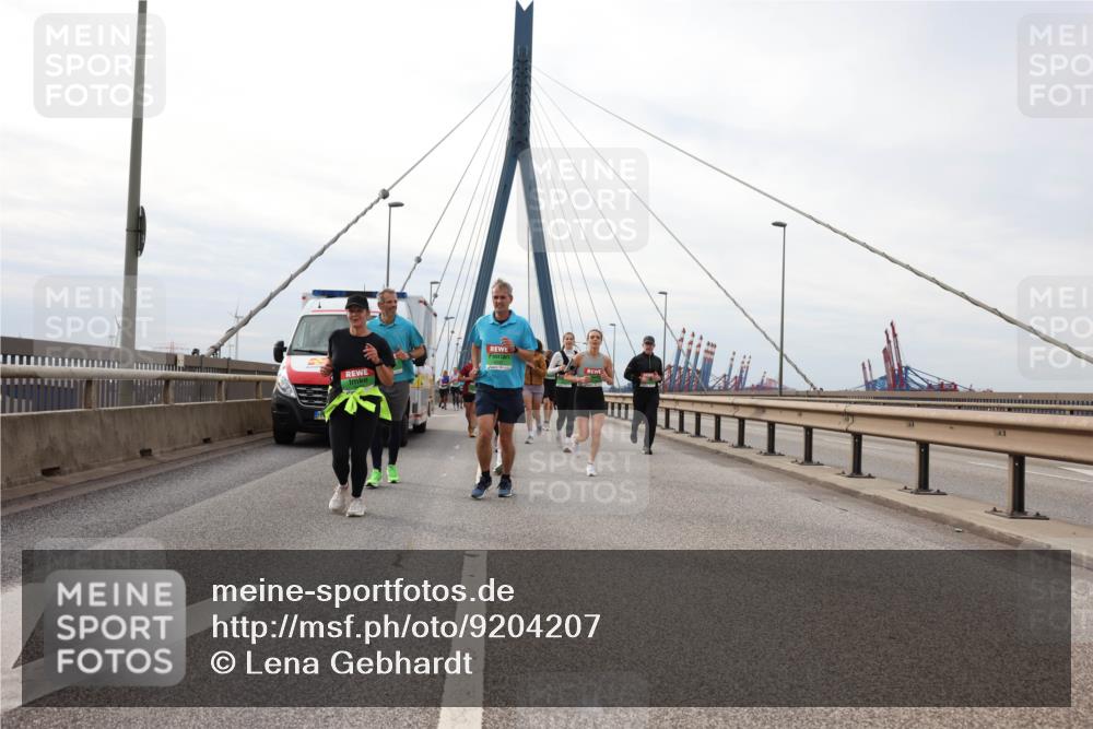 03.10.2025 - Köhlbrandbrückenlauf Lena Gebhardt http://msf.ph/oto/9204207 03.10.2025 15:55:55 Position 2  meine-sportfotos.de