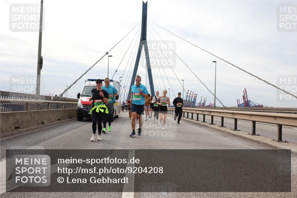03.10.2025 - Köhlbrandbrückenlauf Lena Gebhardt http://msf.ph/oto/9204208 03.10.2025 15:55:55 Position 2  meine-sportfotos.de