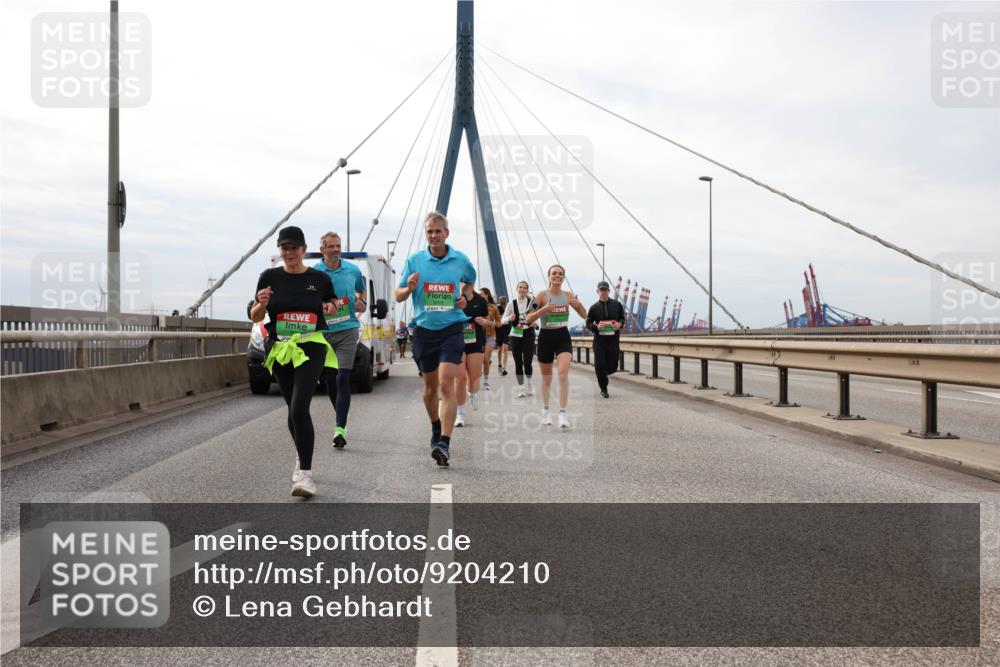 03.10.2025 - Köhlbrandbrückenlauf Lena Gebhardt http://msf.ph/oto/9204210 03.10.2025 15:55:56 Position 2  meine-sportfotos.de