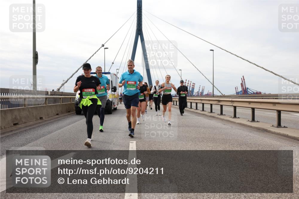 03.10.2025 - Köhlbrandbrückenlauf Lena Gebhardt http://msf.ph/oto/9204211 03.10.2025 15:55:56 Position 2  meine-sportfotos.de