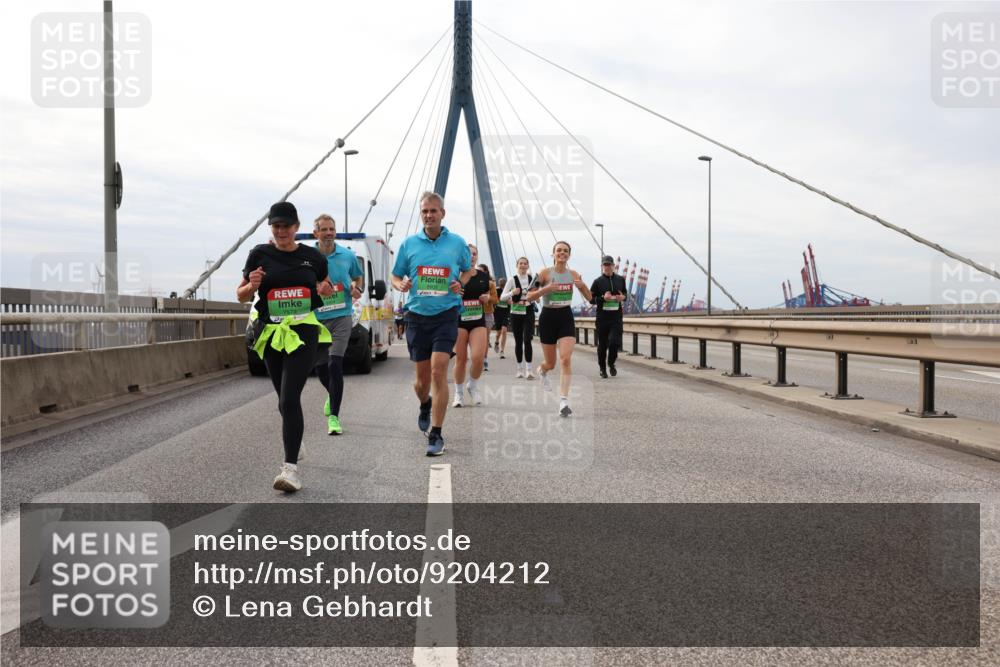 03.10.2025 - Köhlbrandbrückenlauf Lena Gebhardt http://msf.ph/oto/9204212 03.10.2025 15:55:56 Position 2  meine-sportfotos.de