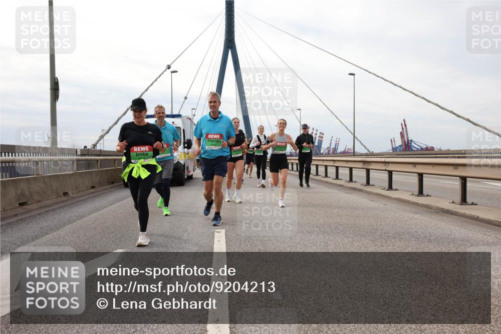 03.10.2025 - Köhlbrandbrückenlauf Lena Gebhardt http://msf.ph/oto/9204213 03.10.2025 15:55:56 Position 2  meine-sportfotos.de