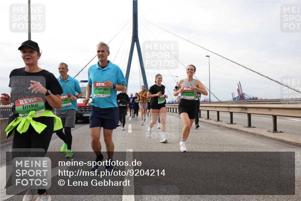 03.10.2025 - Köhlbrandbrückenlauf Lena Gebhardt http://msf.ph/oto/9204214 03.10.2025 15:55:57 Position 2 7573, 8904, 8905, 7779 meine-sportfotos.de