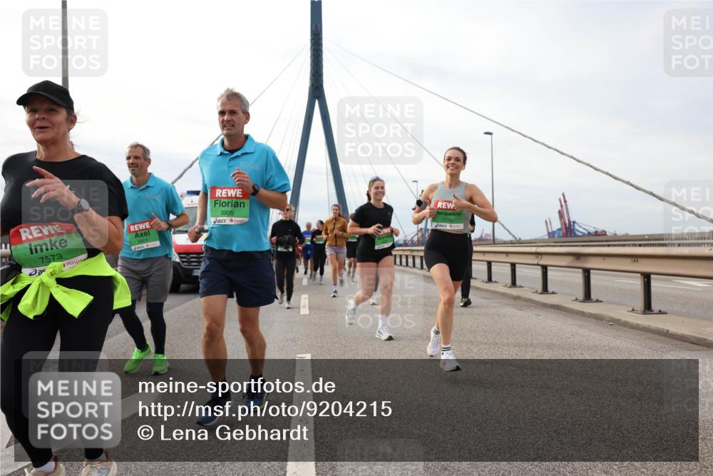 03.10.2025 - Köhlbrandbrückenlauf Lena Gebhardt http://msf.ph/oto/9204215 03.10.2025 15:55:57 Position 2 7573, 8905, 8904, 7779 meine-sportfotos.de