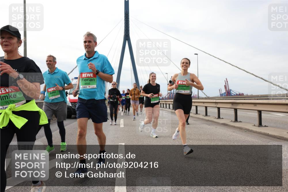 03.10.2025 - Köhlbrandbrückenlauf Lena Gebhardt http://msf.ph/oto/9204216 03.10.2025 15:55:57 Position 2 7573, 8905, 7779 meine-sportfotos.de