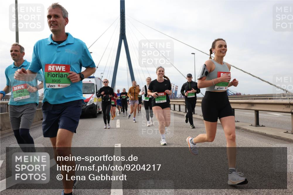03.10.2025 - Köhlbrandbrückenlauf Lena Gebhardt http://msf.ph/oto/9204217 03.10.2025 15:55:57 Position 2 8904, 8905, 7779 meine-sportfotos.de