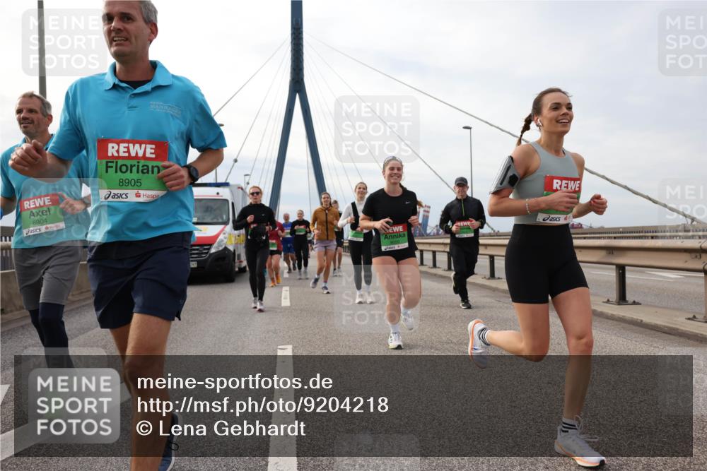 03.10.2025 - Köhlbrandbrückenlauf Lena Gebhardt http://msf.ph/oto/9204218 03.10.2025 15:55:57 Position 2 8904, 8905, 8050 meine-sportfotos.de
