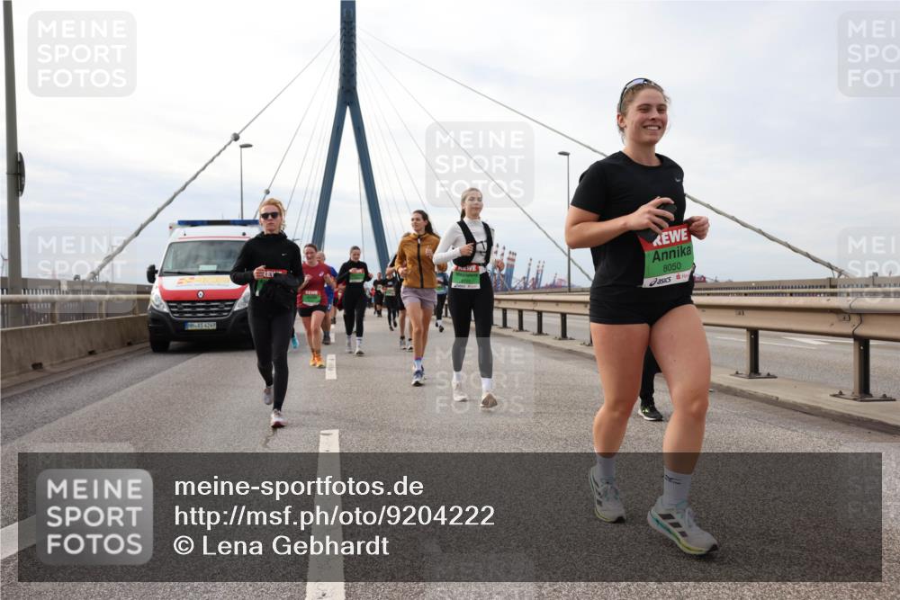 03.10.2025 - Köhlbrandbrückenlauf Lena Gebhardt http://msf.ph/oto/9204222 03.10.2025 15:55:58 Position 2 4249, 8050 meine-sportfotos.de