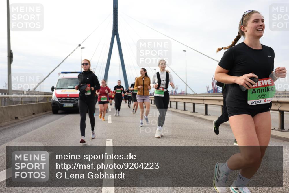 03.10.2025 - Köhlbrandbrückenlauf Lena Gebhardt http://msf.ph/oto/9204223 03.10.2025 15:55:58 Position 2 8050 meine-sportfotos.de