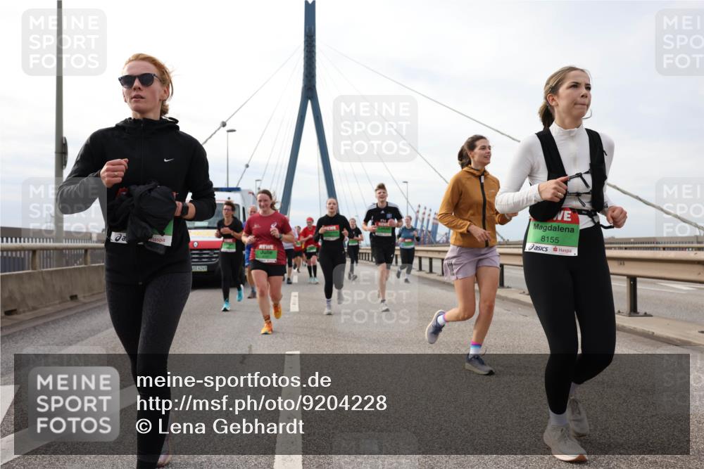 03.10.2025 - Köhlbrandbrückenlauf Lena Gebhardt http://msf.ph/oto/9204228 03.10.2025 15:55:59 Position 2 15, 4249, 8155 meine-sportfotos.de