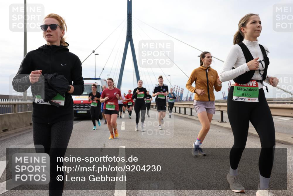 03.10.2025 - Köhlbrandbrückenlauf Lena Gebhardt http://msf.ph/oto/9204230 03.10.2025 15:55:59 Position 2 8155 meine-sportfotos.de