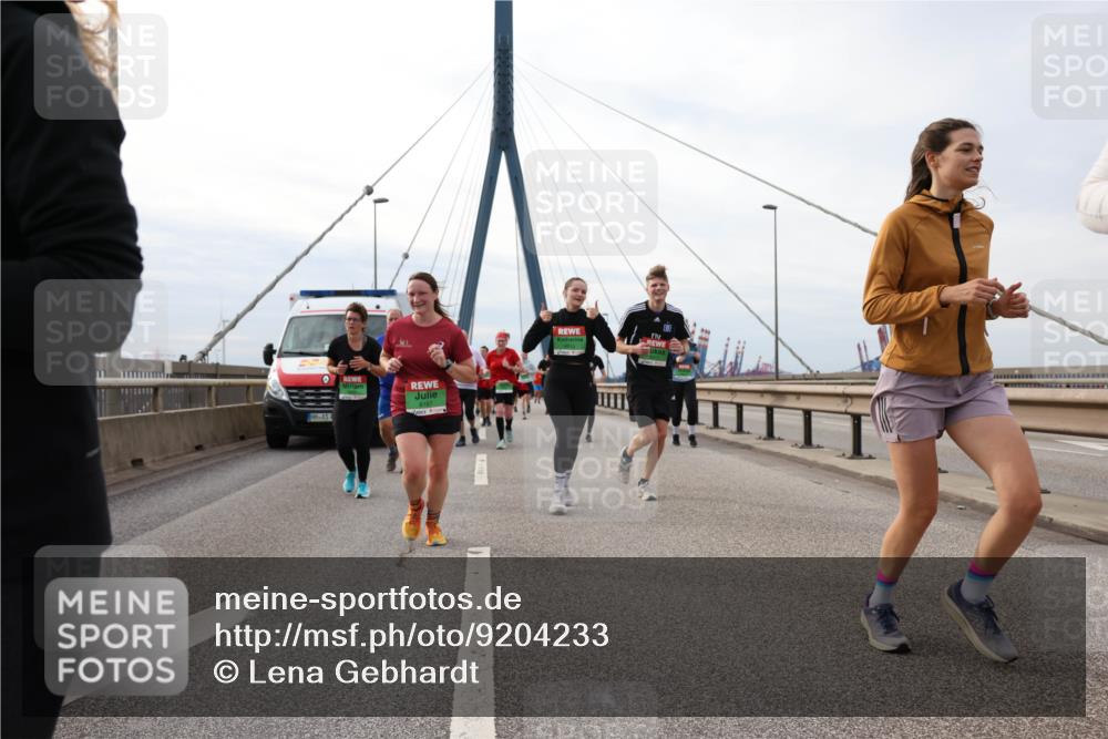 03.10.2025 - Köhlbrandbrückenlauf Lena Gebhardt http://msf.ph/oto/9204233 03.10.2025 15:56:00 Position 2  meine-sportfotos.de
