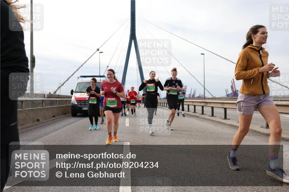 03.10.2025 - Köhlbrandbrückenlauf Lena Gebhardt http://msf.ph/oto/9204234 03.10.2025 15:56:00 Position 2 8187 meine-sportfotos.de