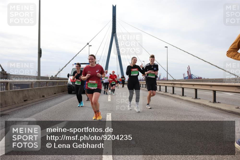 03.10.2025 - Köhlbrandbrückenlauf Lena Gebhardt http://msf.ph/oto/9204235 03.10.2025 15:56:00 Position 2 8187 meine-sportfotos.de