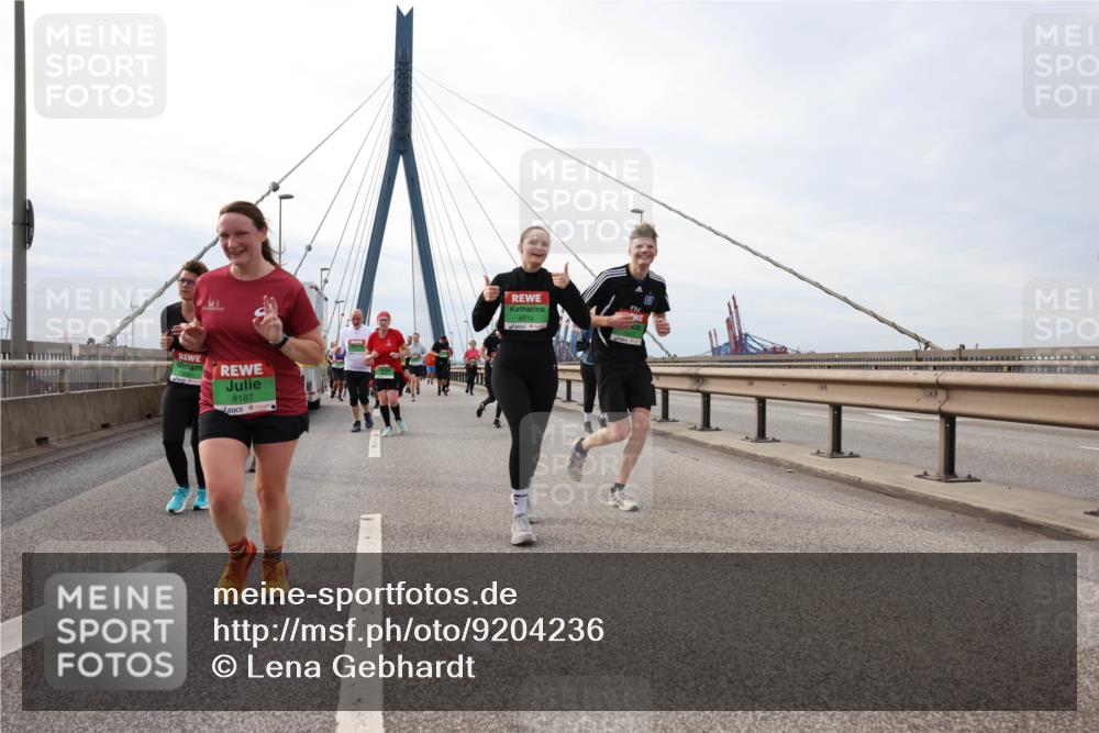 03.10.2025 - Köhlbrandbrückenlauf Lena Gebhardt http://msf.ph/oto/9204236 03.10.2025 15:56:01 Position 2 8187, 8910 meine-sportfotos.de