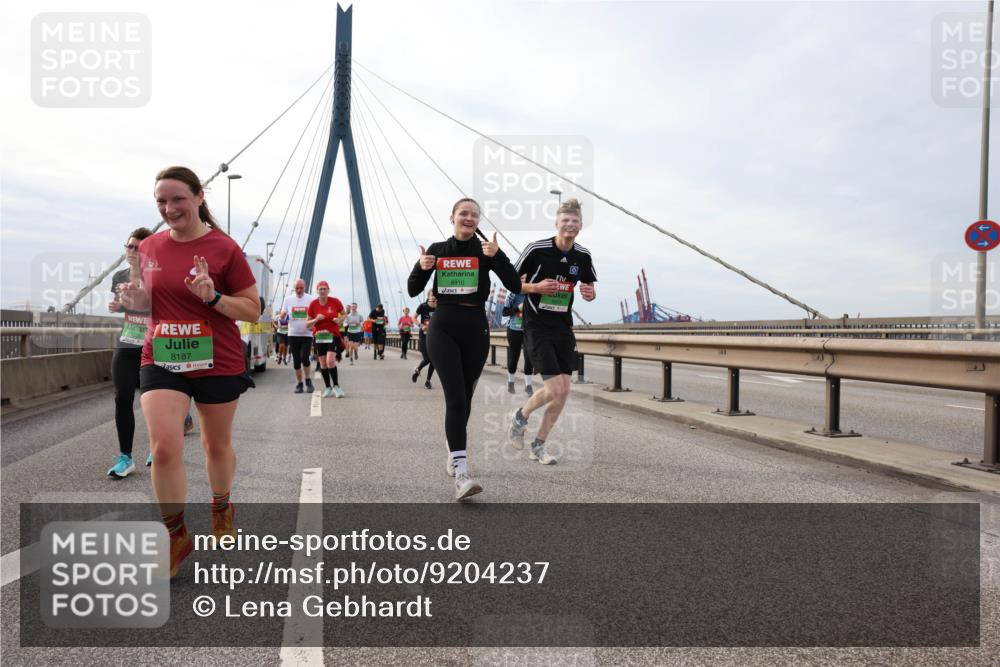 03.10.2025 - Köhlbrandbrückenlauf Lena Gebhardt http://msf.ph/oto/9204237 03.10.2025 15:56:01 Position 2 8187 meine-sportfotos.de
