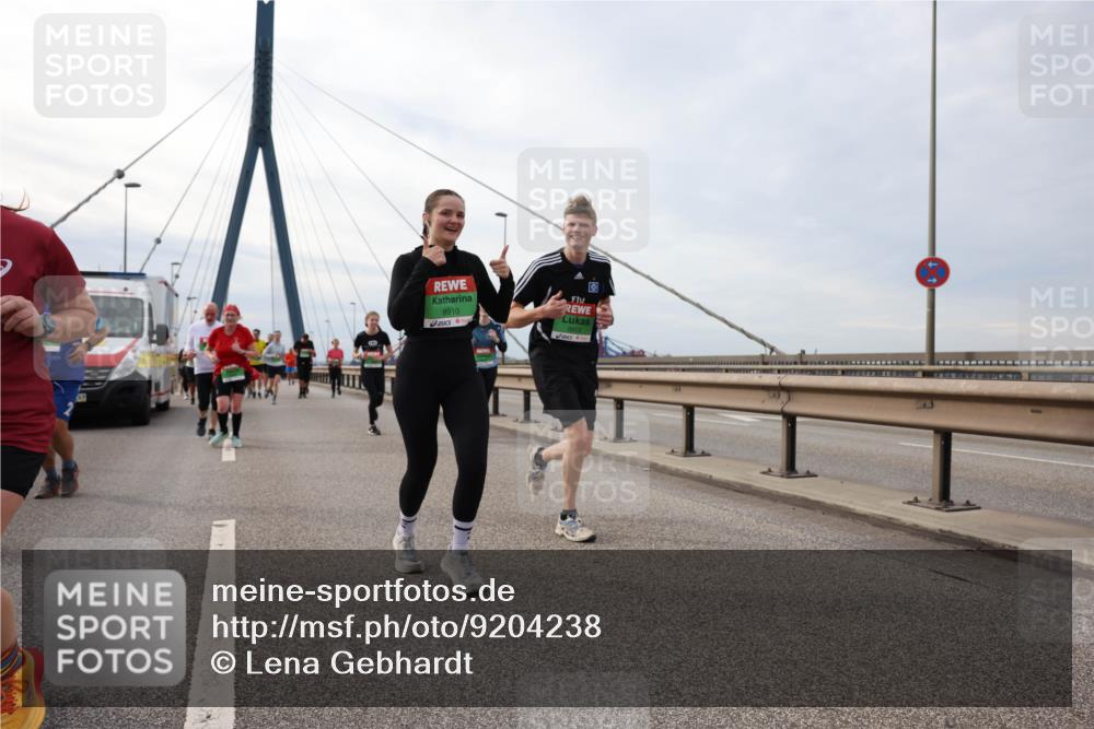 03.10.2025 - Köhlbrandbrückenlauf Lena Gebhardt http://msf.ph/oto/9204238 03.10.2025 15:56:01 Position 2 8910 meine-sportfotos.de
