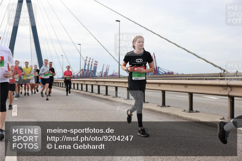 03.10.2025 - Köhlbrandbrückenlauf Lena Gebhardt http://msf.ph/oto/9204247 03.10.2025 15:56:03 Position 2 7827 meine-sportfotos.de