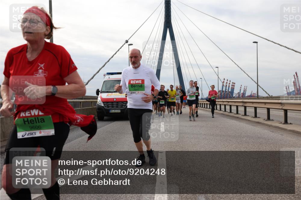 03.10.2025 - Köhlbrandbrückenlauf Lena Gebhardt http://msf.ph/oto/9204248 03.10.2025 15:56:04 Position 2 9606, 4249, 7940 meine-sportfotos.de