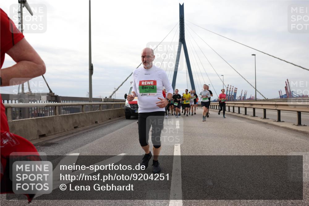 03.10.2025 - Köhlbrandbrückenlauf Lena Gebhardt http://msf.ph/oto/9204251 03.10.2025 15:56:04 Position 2 7940 meine-sportfotos.de
