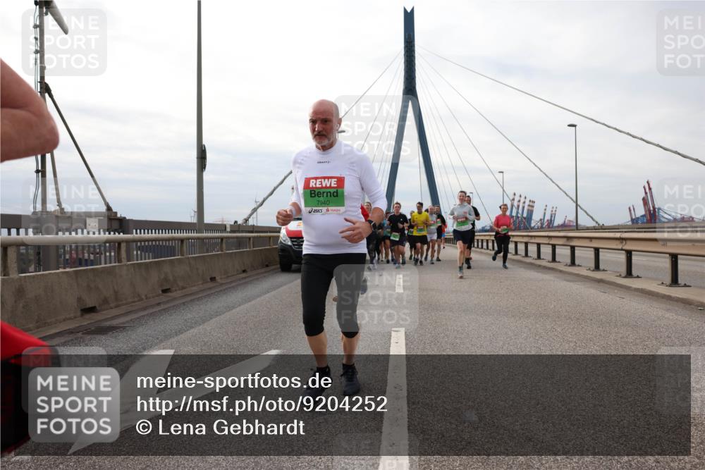 03.10.2025 - Köhlbrandbrückenlauf Lena Gebhardt http://msf.ph/oto/9204252 03.10.2025 15:56:04 Position 2 7940 meine-sportfotos.de