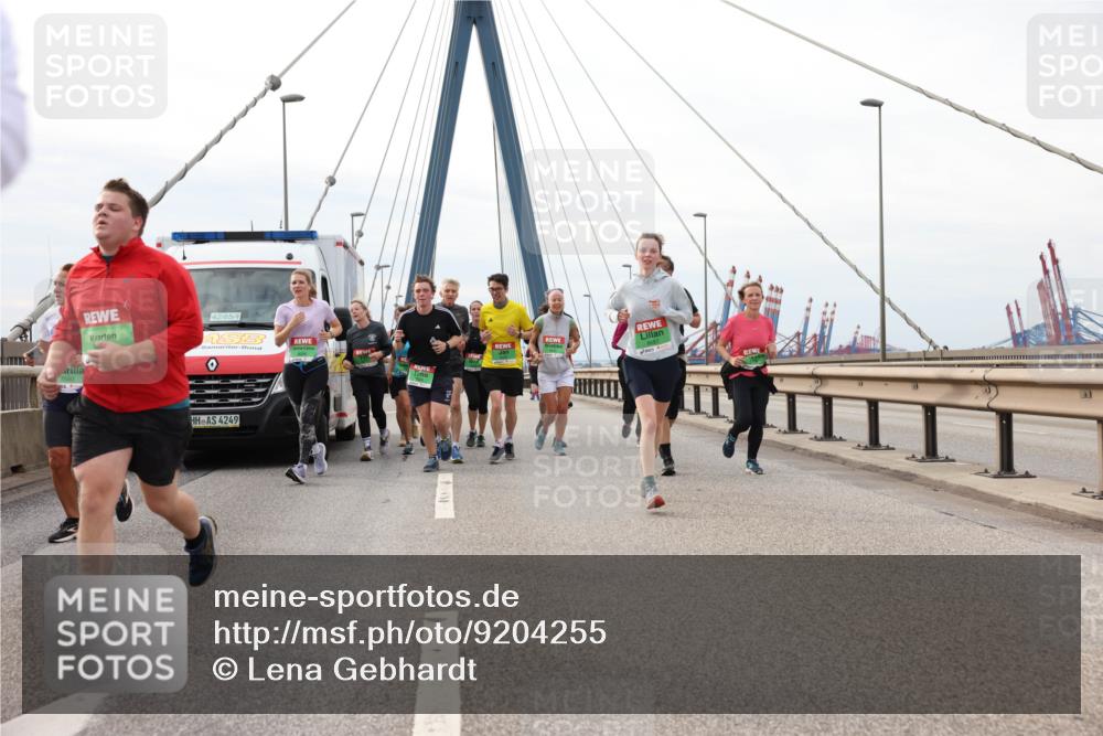 03.10.2025 - Köhlbrandbrückenlauf Lena Gebhardt http://msf.ph/oto/9204255 03.10.2025 15:56:05 Position 2 42, 85, 4, 4, 3, 4249 meine-sportfotos.de