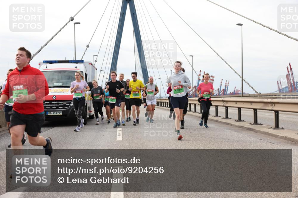 03.10.2025 - Köhlbrandbrückenlauf Lena Gebhardt http://msf.ph/oto/9204256 03.10.2025 15:56:05 Position 2 42, 85, 4, 7580, 96, 4249 meine-sportfotos.de