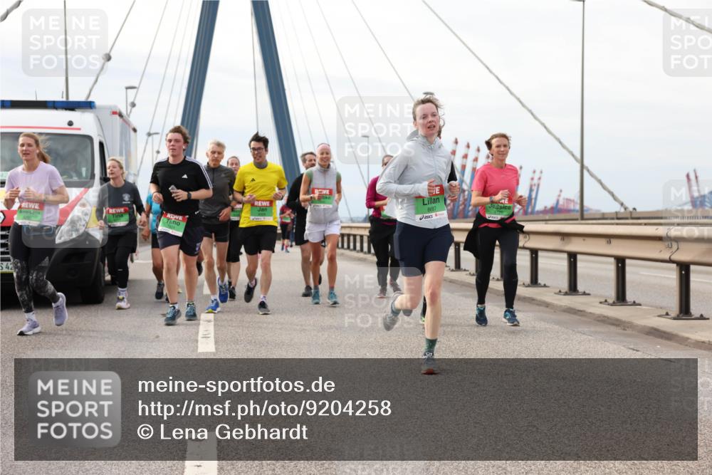03.10.2025 - Köhlbrandbrückenlauf Lena Gebhardt http://msf.ph/oto/9204258 03.10.2025 15:56:05 Position 2 542, 8687 meine-sportfotos.de
