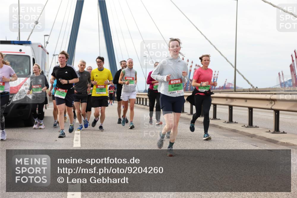 03.10.2025 - Köhlbrandbrückenlauf Lena Gebhardt http://msf.ph/oto/9204260 03.10.2025 15:56:05 Position 2 8687 meine-sportfotos.de