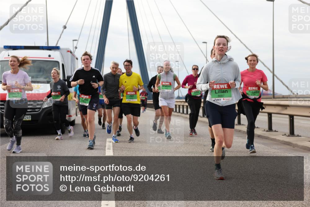 03.10.2025 - Köhlbrandbrückenlauf Lena Gebhardt http://msf.ph/oto/9204261 03.10.2025 15:56:06 Position 2 8295, 249, 8687 meine-sportfotos.de