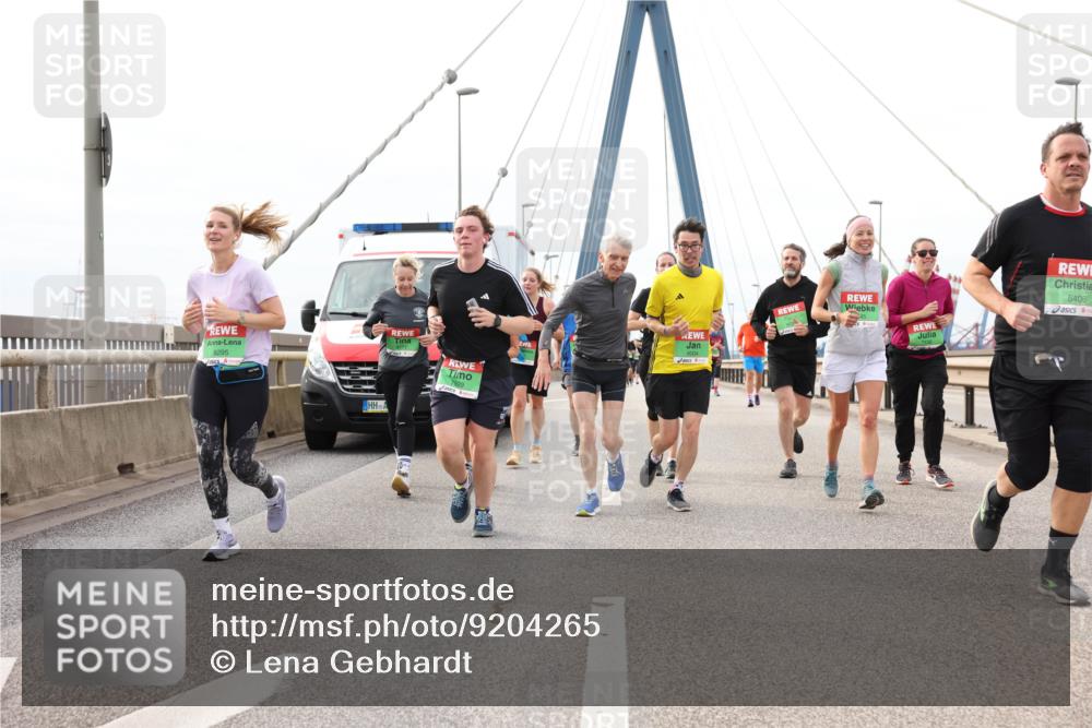 03.10.2025 - Köhlbrandbrückenlauf Lena Gebhardt http://msf.ph/oto/9204265 03.10.2025 15:56:07 Position 2 8295, 8777, 7829, 8406 meine-sportfotos.de