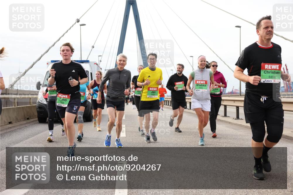 03.10.2025 - Köhlbrandbrückenlauf Lena Gebhardt http://msf.ph/oto/9204267 03.10.2025 15:56:07 Position 2 8777, 7829, 8406, 7845 meine-sportfotos.de
