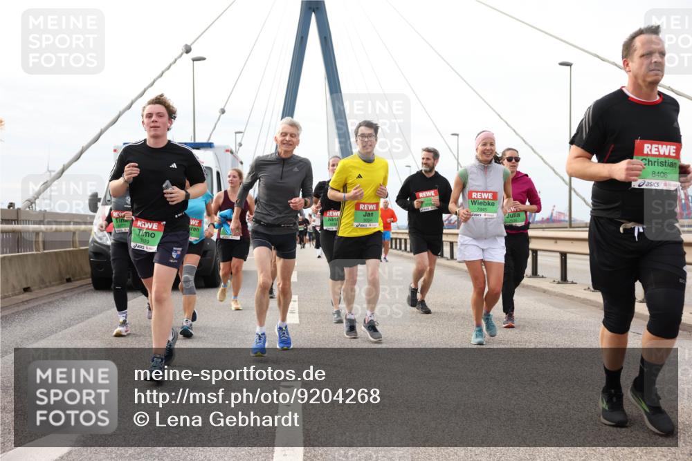 03.10.2025 - Köhlbrandbrückenlauf Lena Gebhardt http://msf.ph/oto/9204268 03.10.2025 15:56:07 Position 2 9004, 7829, 7845, 8406 meine-sportfotos.de