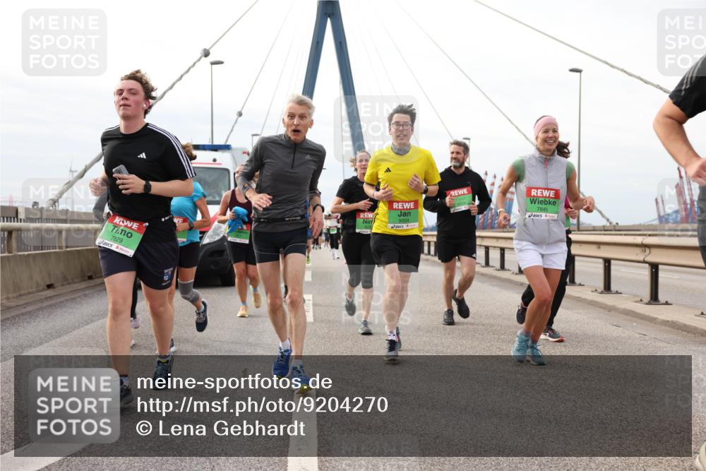 03.10.2025 - Köhlbrandbrückenlauf Lena Gebhardt http://msf.ph/oto/9204270 03.10.2025 15:56:08 Position 2 7829, 9004, 9729, 7845 meine-sportfotos.de