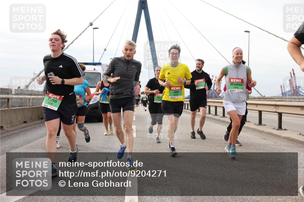 03.10.2025 - Köhlbrandbrückenlauf Lena Gebhardt http://msf.ph/oto/9204271 03.10.2025 15:56:08 Position 2 9004, 7829, 7845 meine-sportfotos.de
