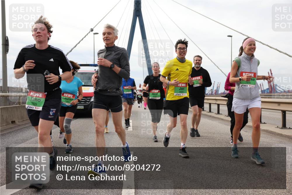 03.10.2025 - Köhlbrandbrückenlauf Lena Gebhardt http://msf.ph/oto/9204272 03.10.2025 15:56:08 Position 2 7829, 7967, 4249, 9004, 7845 meine-sportfotos.de