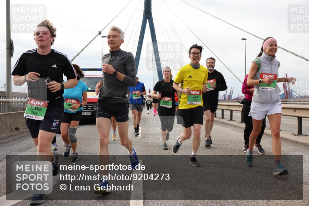 03.10.2025 - Köhlbrandbrückenlauf Lena Gebhardt http://msf.ph/oto/9204273 03.10.2025 15:56:08 Position 2 7829, 75642, 4249, 9004, 7845 meine-sportfotos.de